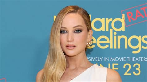 jennifer larwence naked|Jennifer Lawrence shocks fans by getting completely naked in。